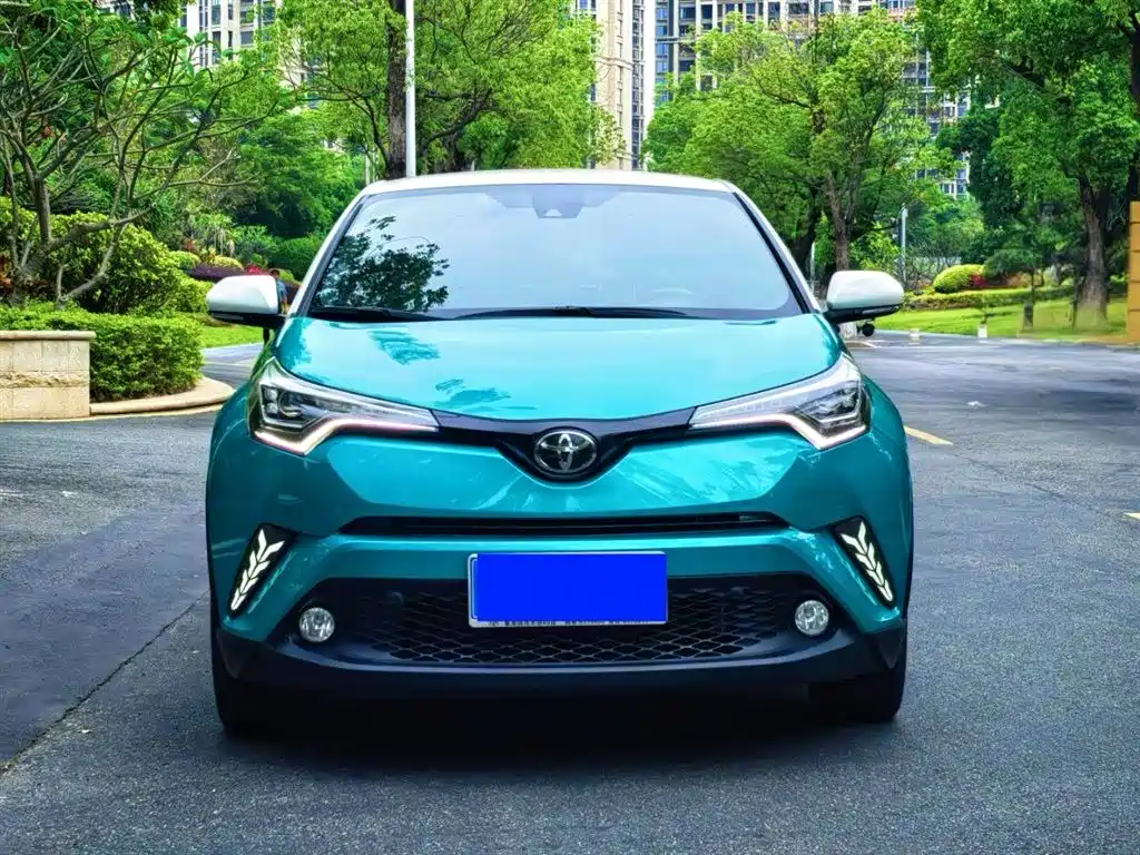 Toyota C-HR 2018 — фото 2