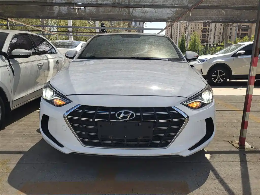 Hyundai Elantra 2020 — фото 3