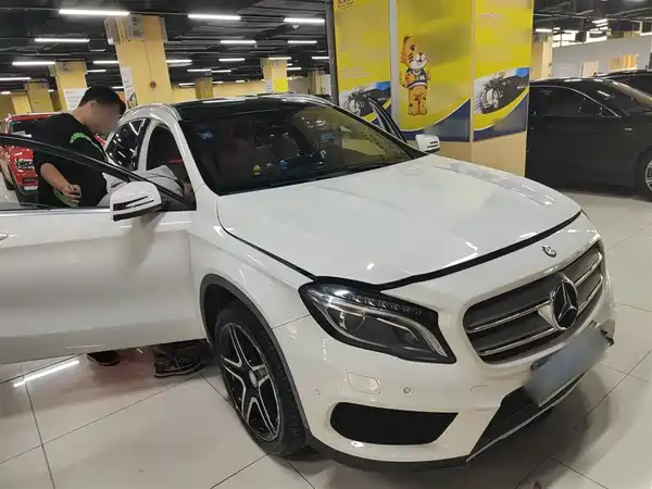 Mercedes-Benz GLA 2015