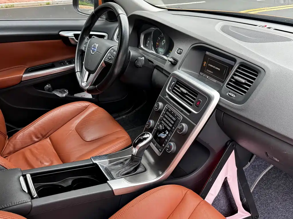 Volvo S60 2014 — фото 14