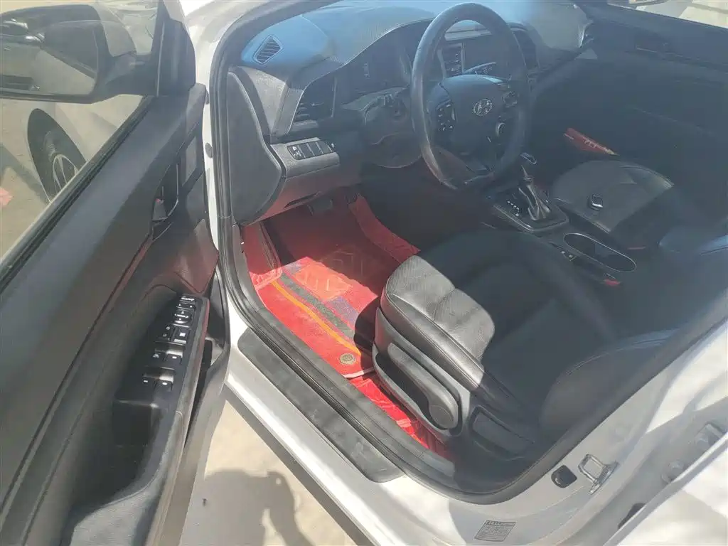 Hyundai Elantra 2020 — фото 16