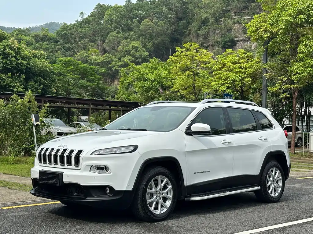 Jeep Cherokee 2016 — фото 1