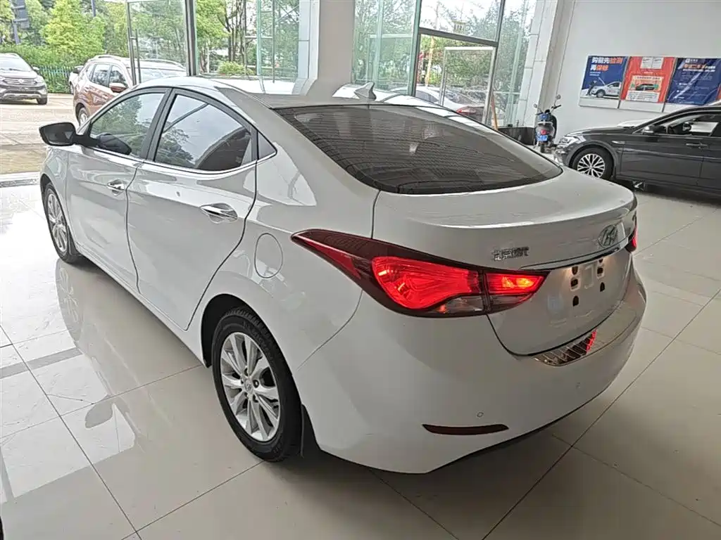 Hyundai Elantra Langdong 2016 — фото 5