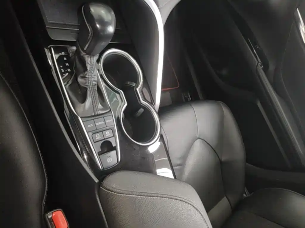 Toyota Camry 2019 — фото 14