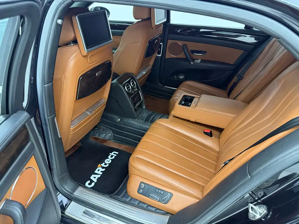 Bentley Flying Spur 2015 — фото 12