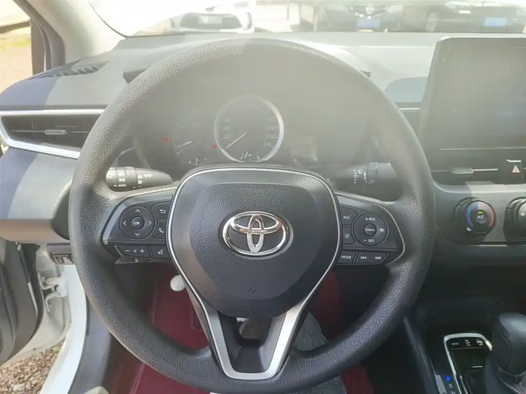 Toyota Corolla 2023 — фото 10