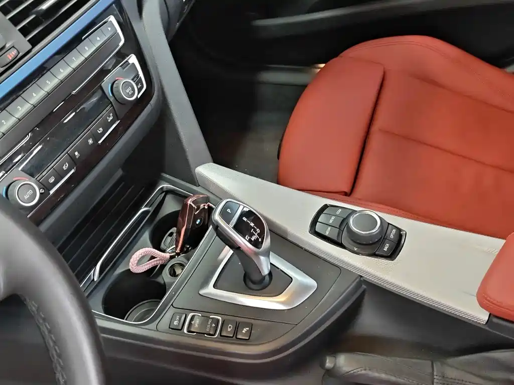 BMW 3 Series 2019 — фото 14