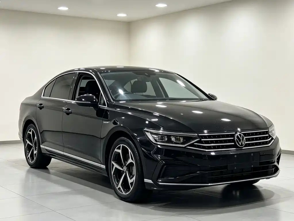 Volkswagen Magotan 2025