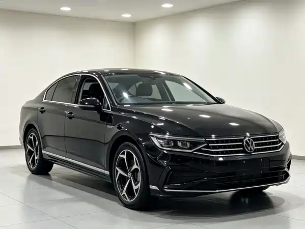 Volkswagen Magotan 2025