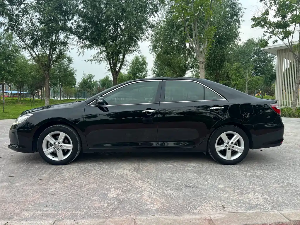 Toyota Camry 2015 — фото 2
