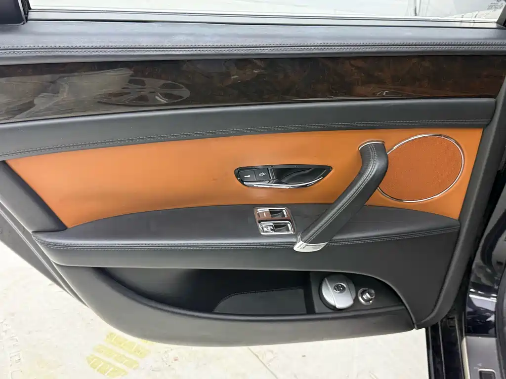 Bentley Flying Spur 2015 — фото 13