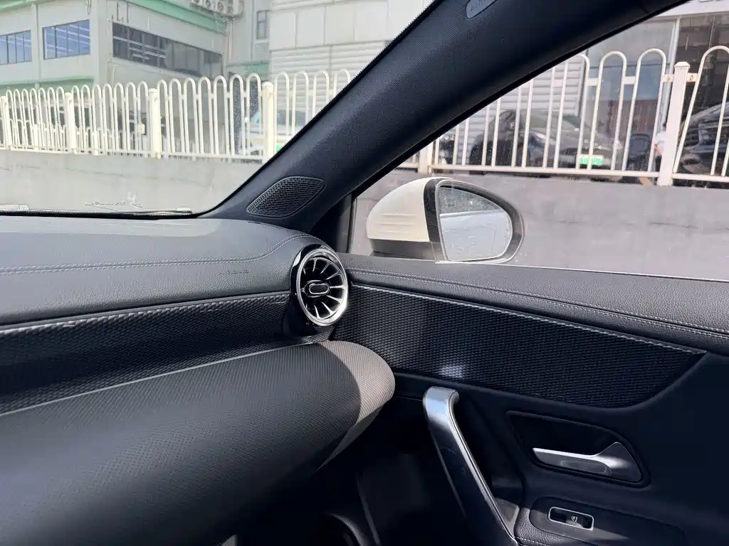 Mercedes-Benz A-Class 2022 — фото 14