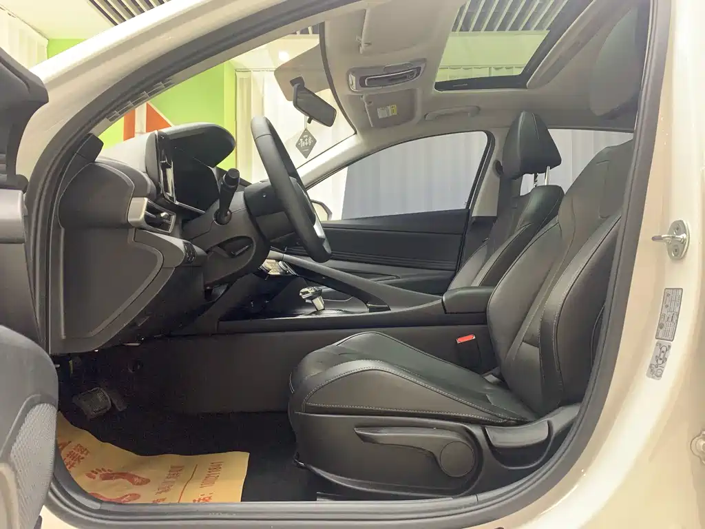 Hyundai Elantra 2023