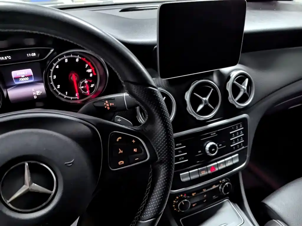 Mercedes-Benz GLA 2018 — фото 14