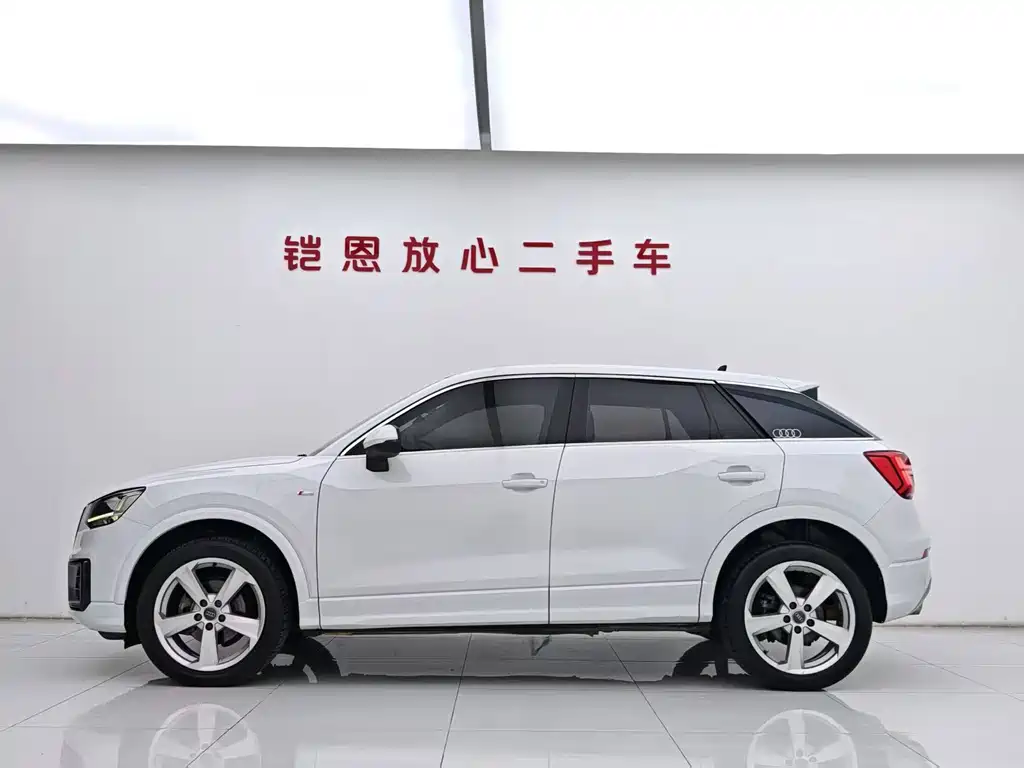 Audi Q2L 2019