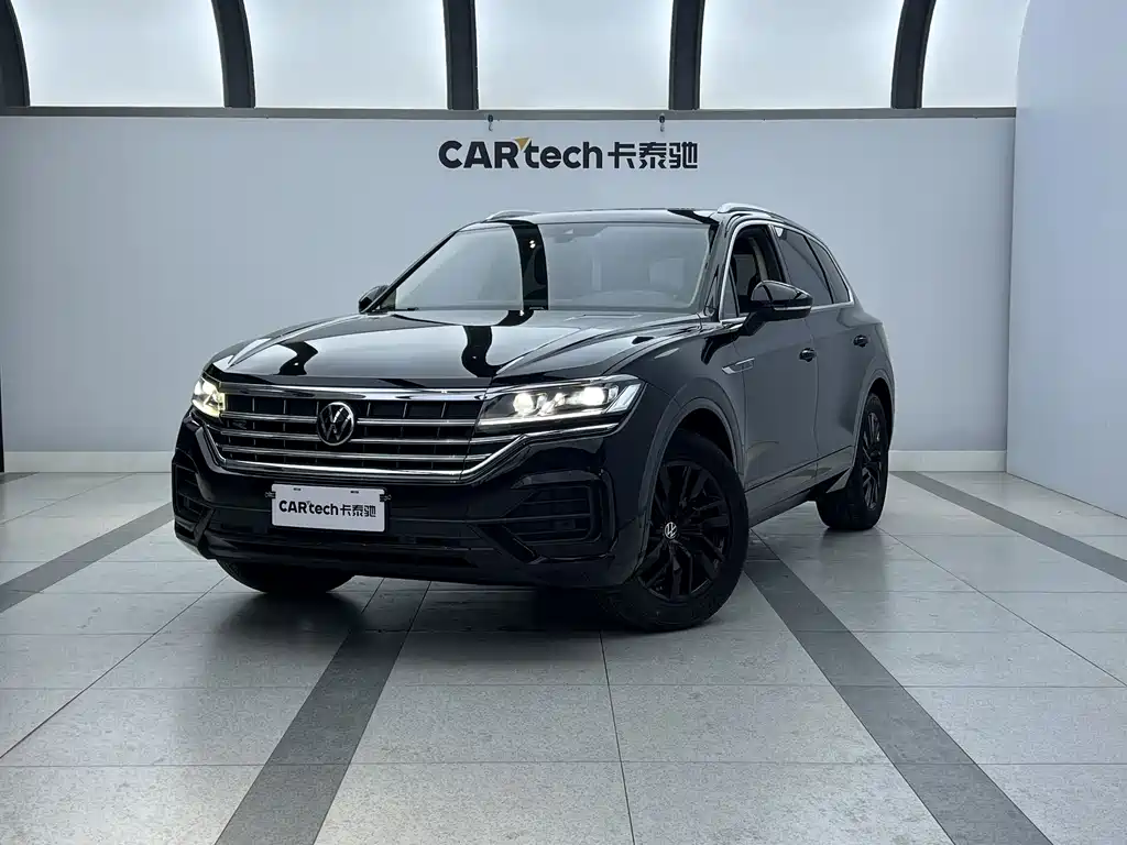 Volkswagen Touareg 2022 — фото 1