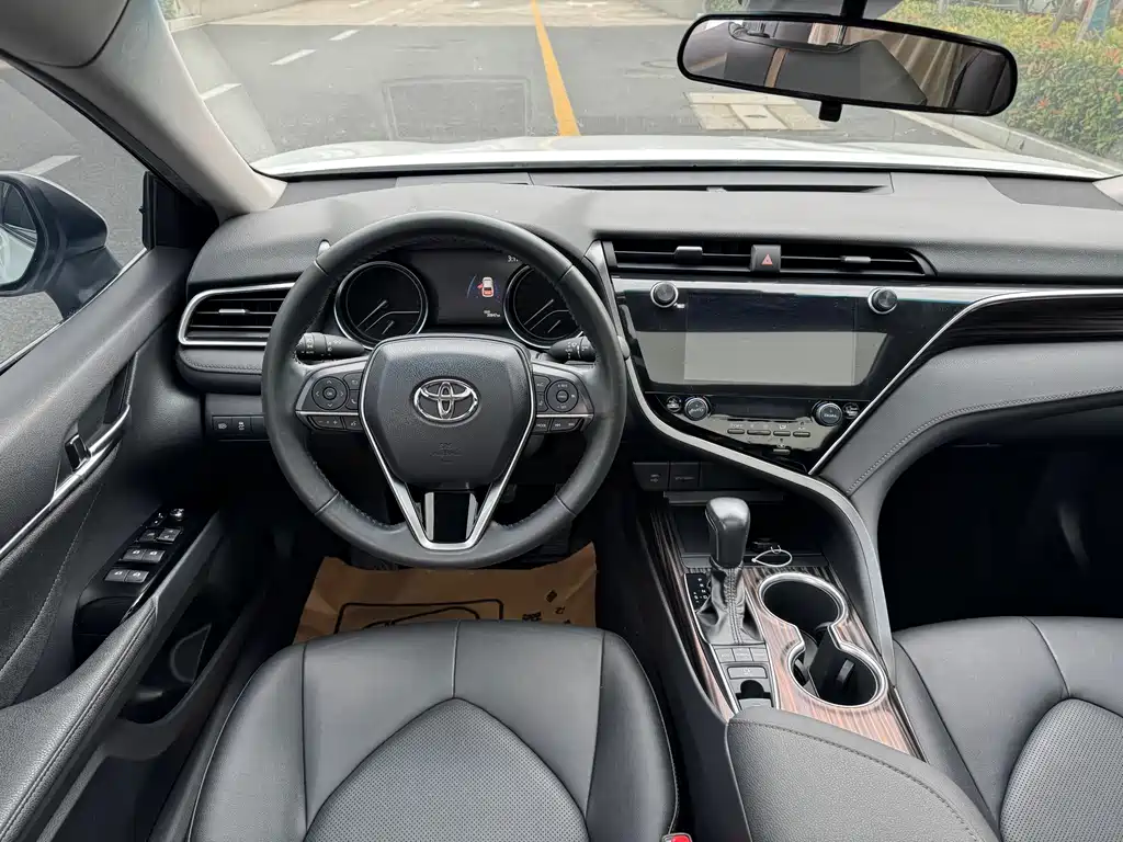 Toyota Camry 2020 — фото 17