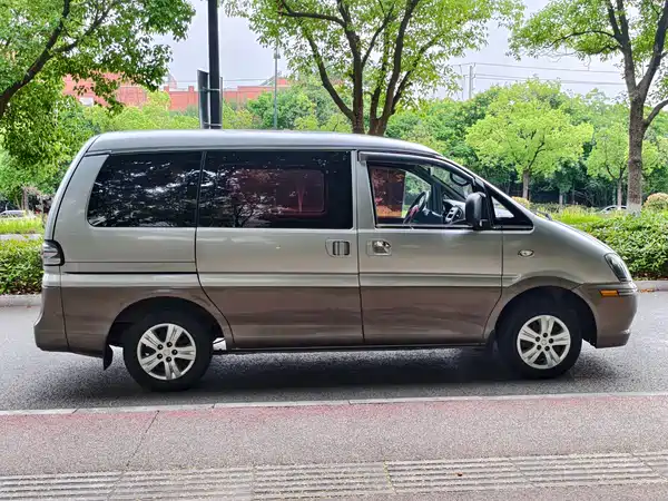 Dongfeng Lingzhi 2013