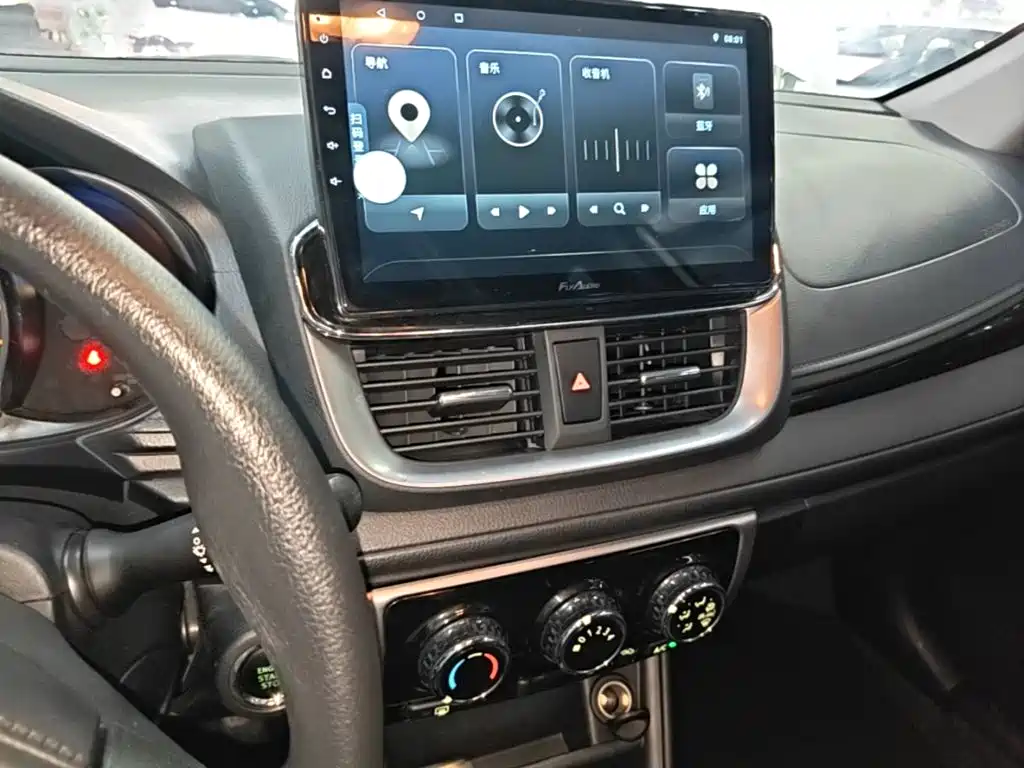 Toyota Yaris L 2022 — фото 13