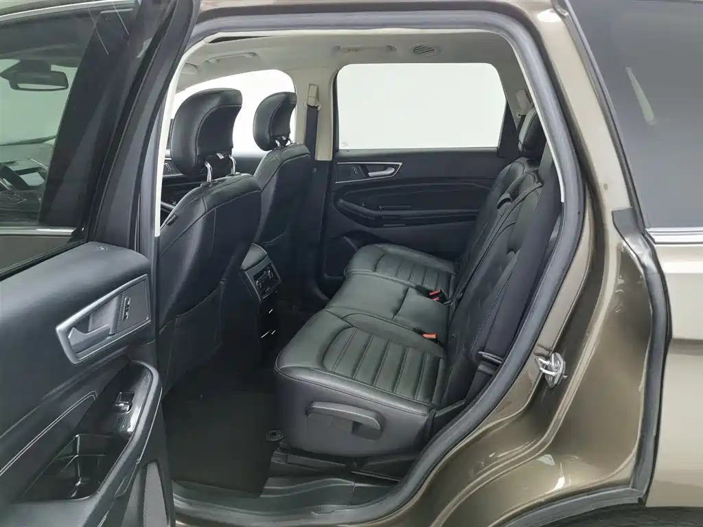 Ford Edge 2018 — фото 15