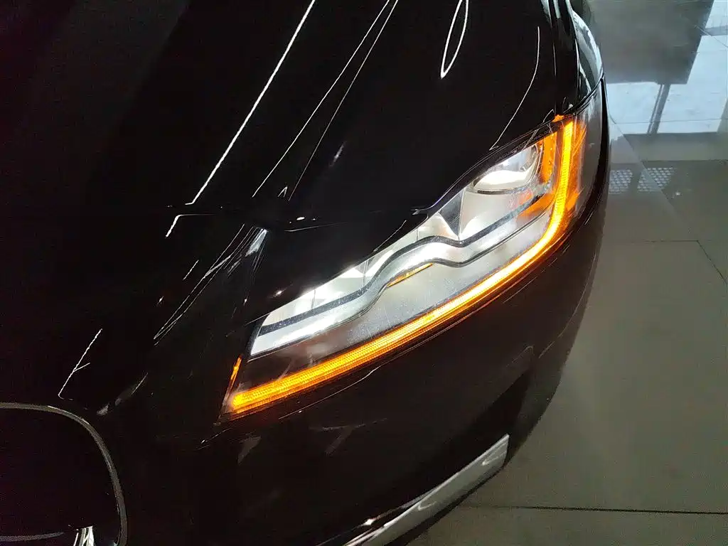Jaguar XFL 2020 — фото 18