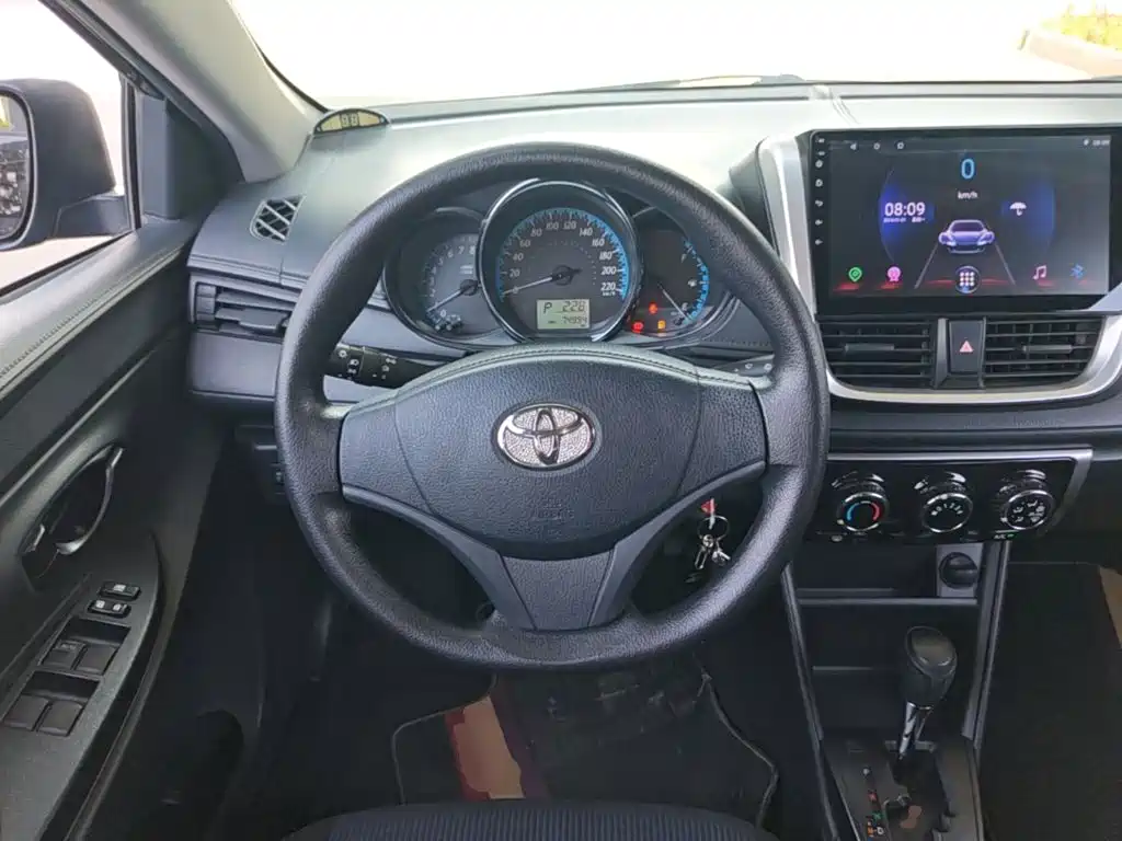 Toyota Yaris L 2018 — фото 11