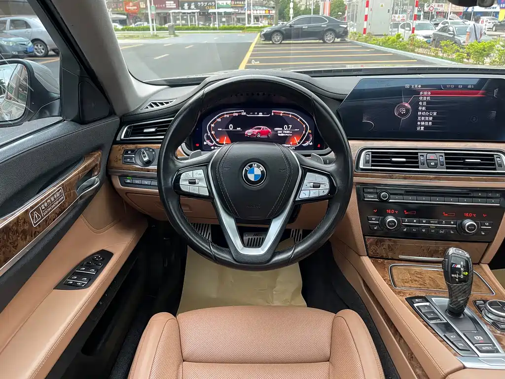 BMW 7 Series 2014 — фото 13