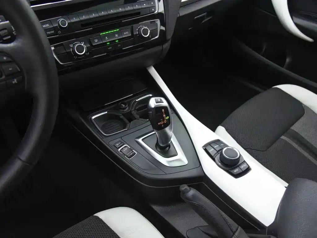 BMW 1 Series 2016 — фото 12