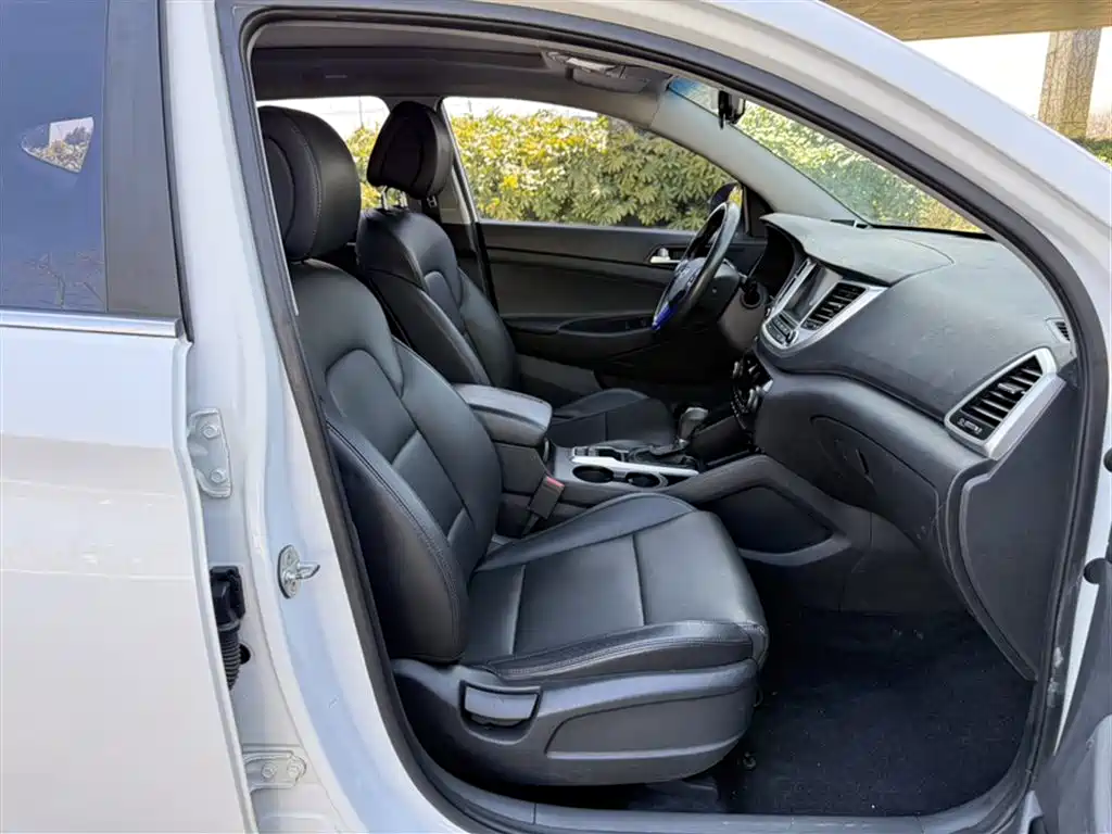 Hyundai Tucson 2015 — фото 23
