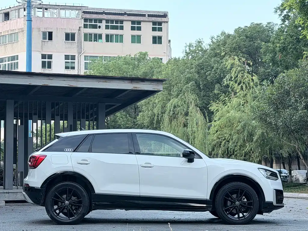 Audi Q2L 2018 — фото 14