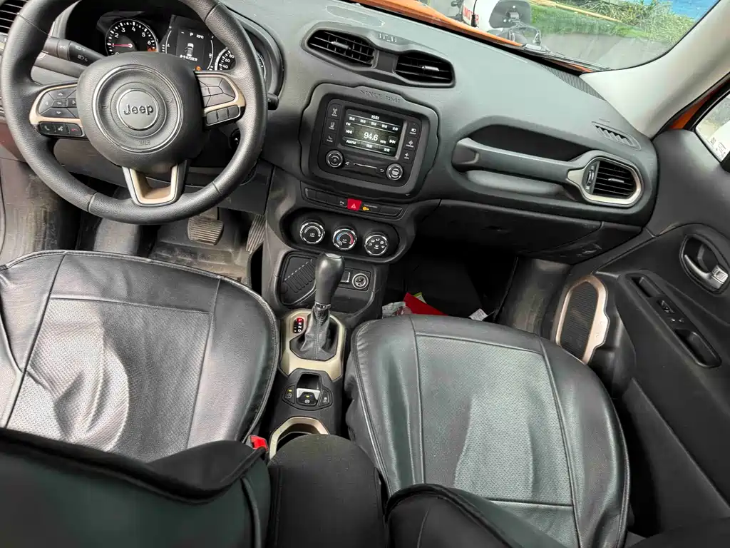 Jeep Renegade 2016 — фото 9