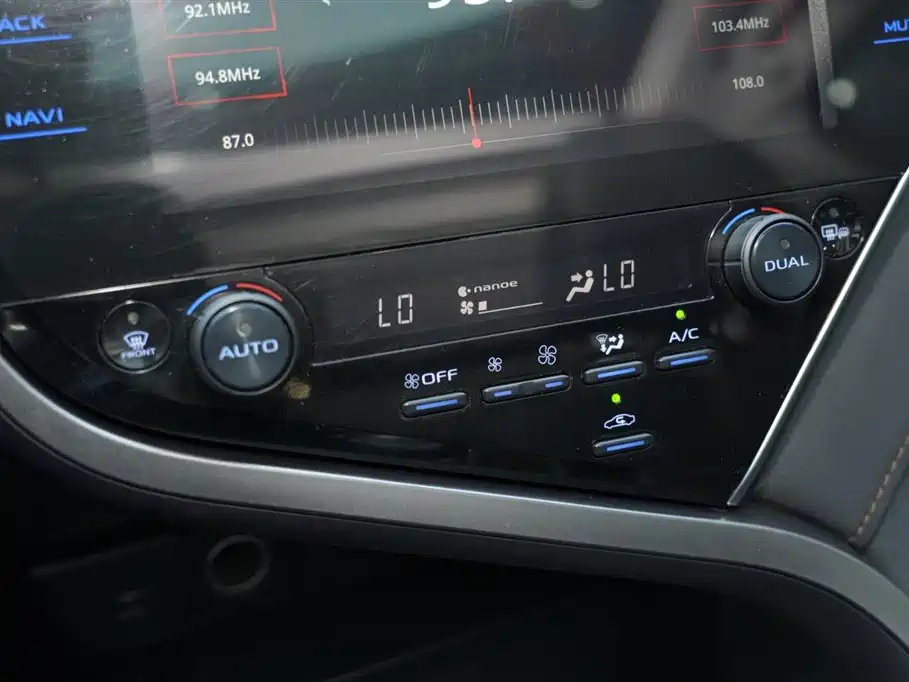 Toyota Camry 2020 — фото 12
