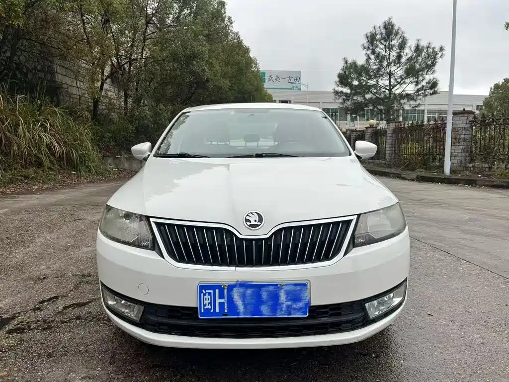 Skoda Rapid 2014 — фото 1