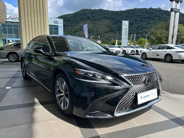 Lexus LS 2019