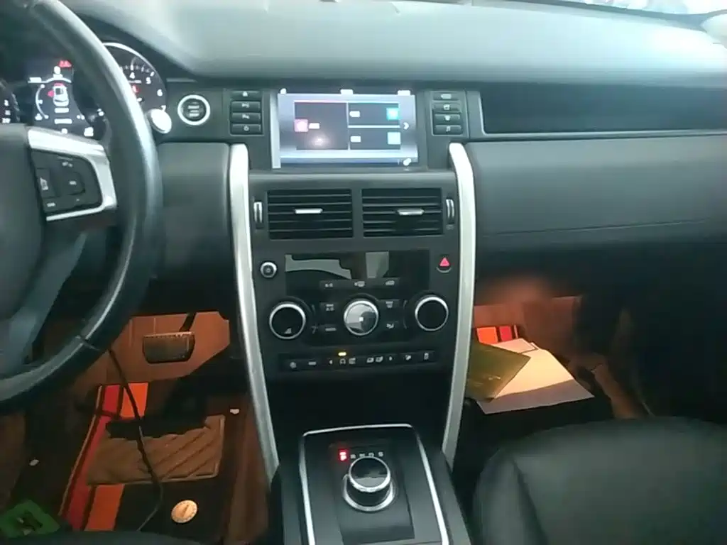 Land Rover Discovery Sport 2018 — фото 13