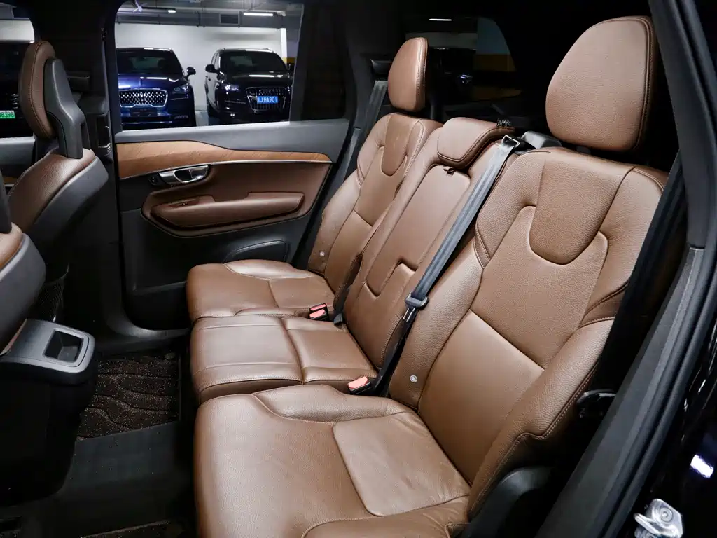 Volvo XC90 2020 — фото 12