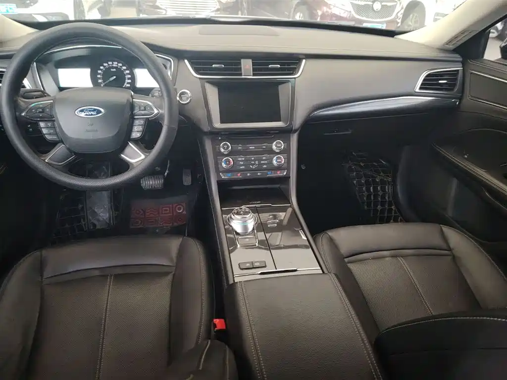 Ford Taurus 2017 — фото 14