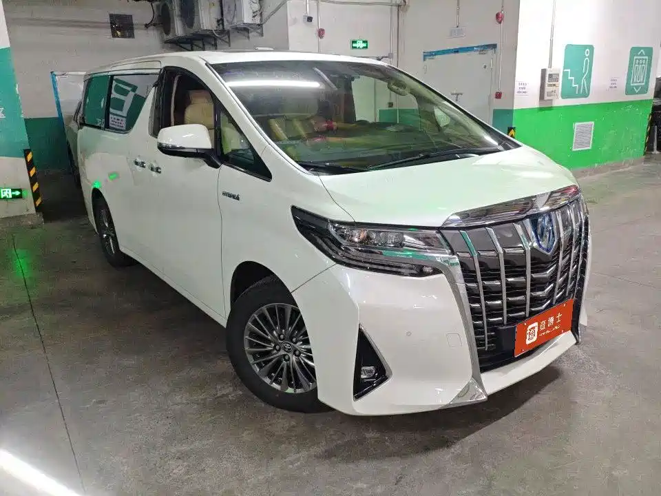 Toyota Alphard 2023 — фото 3