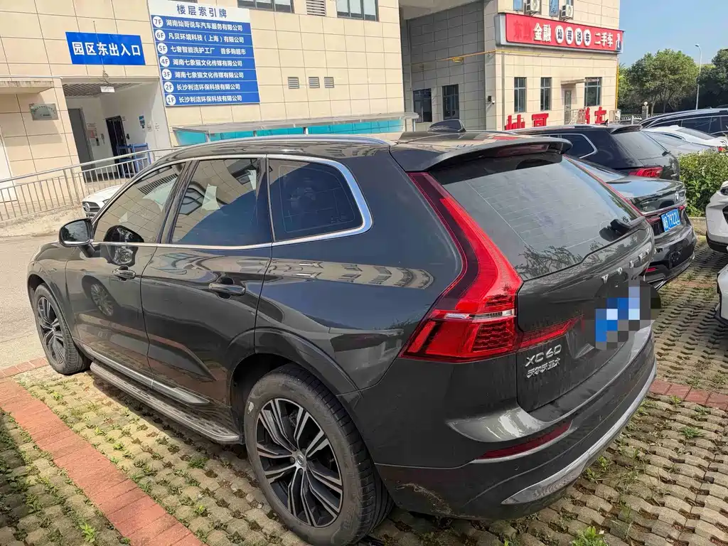 Volvo XC60 2022 — фото 2