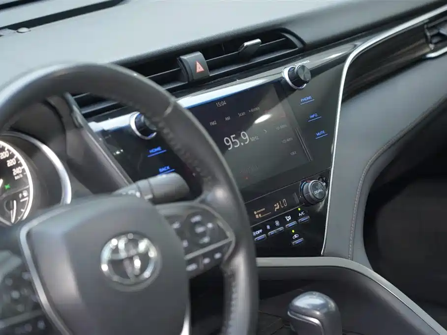 Toyota Camry 2020 — фото 17