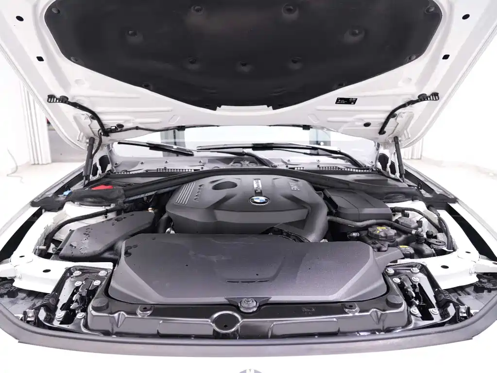 BMW 3 Series 2019 — фото 15