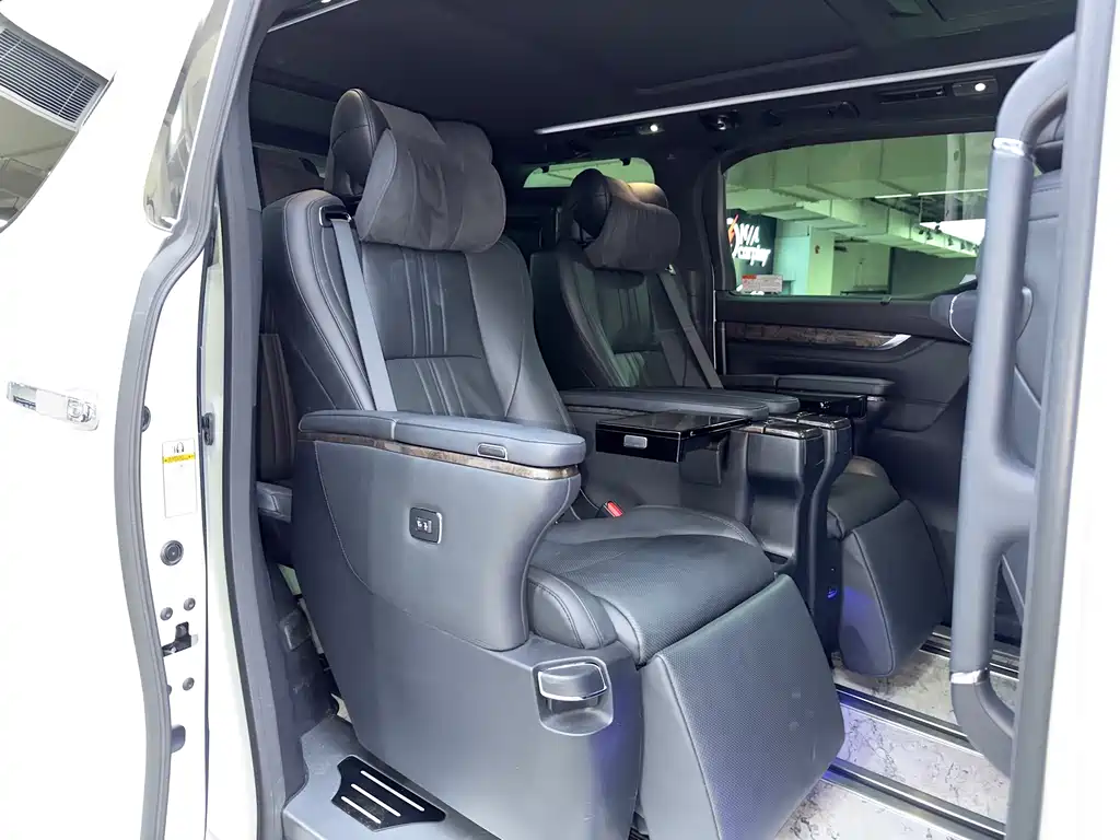 Toyota Alphard 2022 — фото 24