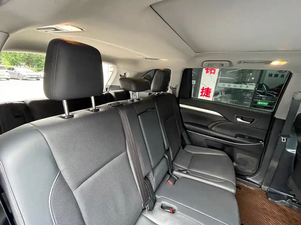 Toyota Highlander 2020 — фото 17