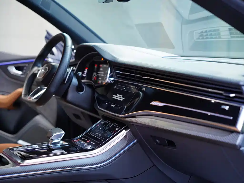 Audi RS Q8 2021 — фото 30