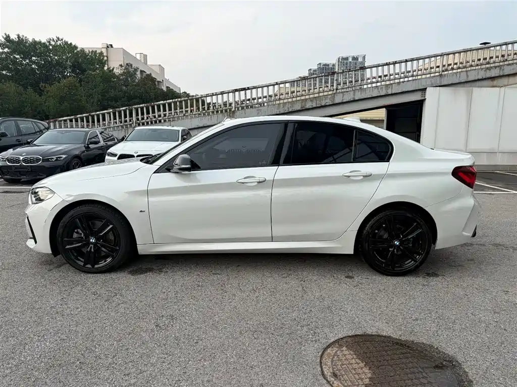 BMW 1 Series 2023 — фото 15