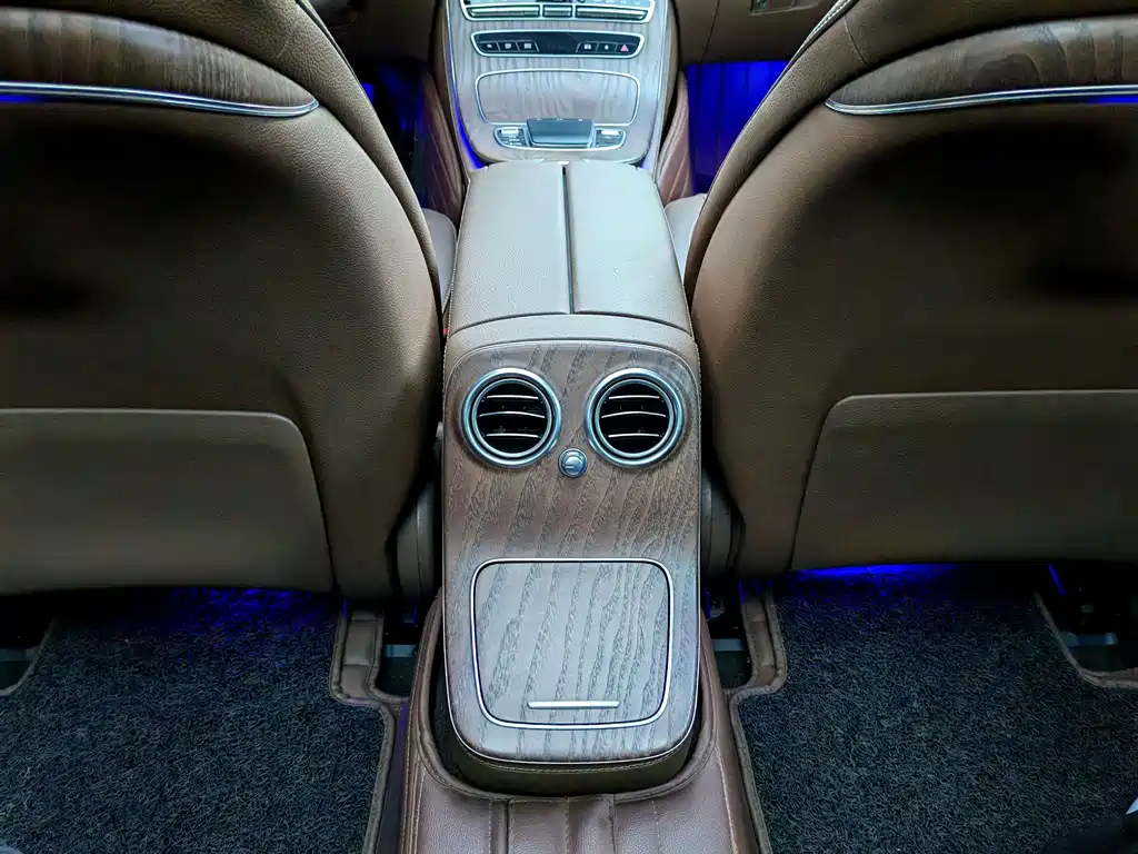 Mercedes-Benz E-Class 2021 — фото 13