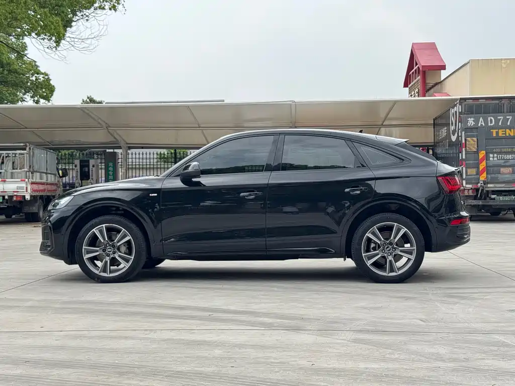 Audi Q5L Sportback 2022 — фото 4