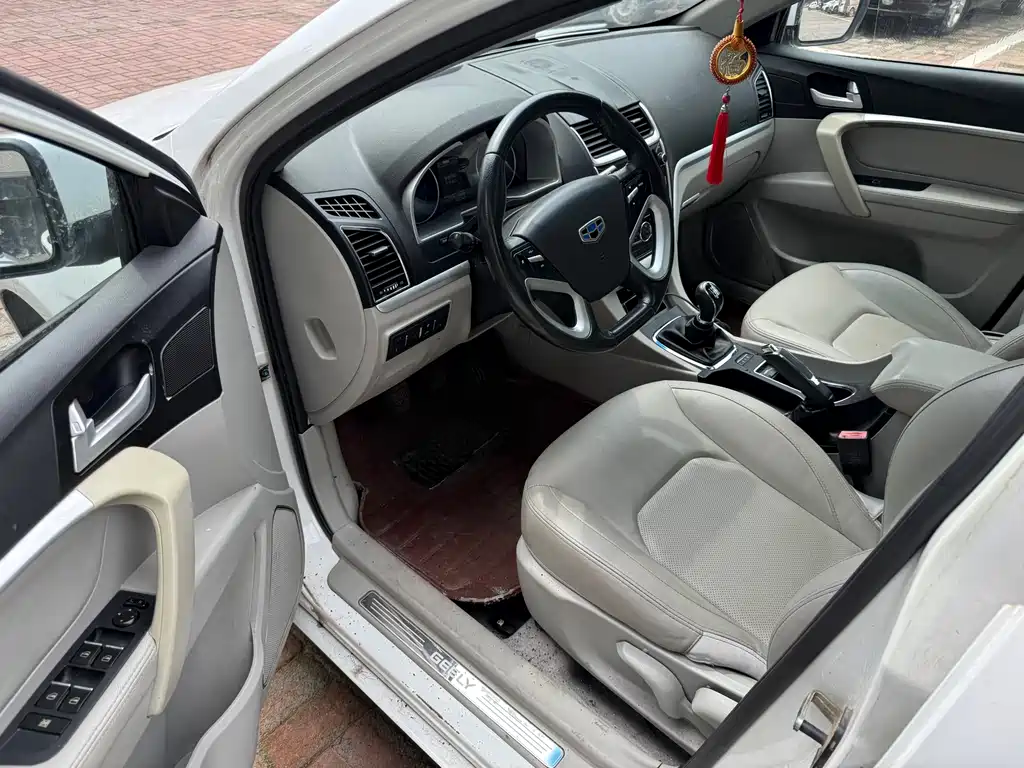 Geely Emgrand 2015 — фото 16