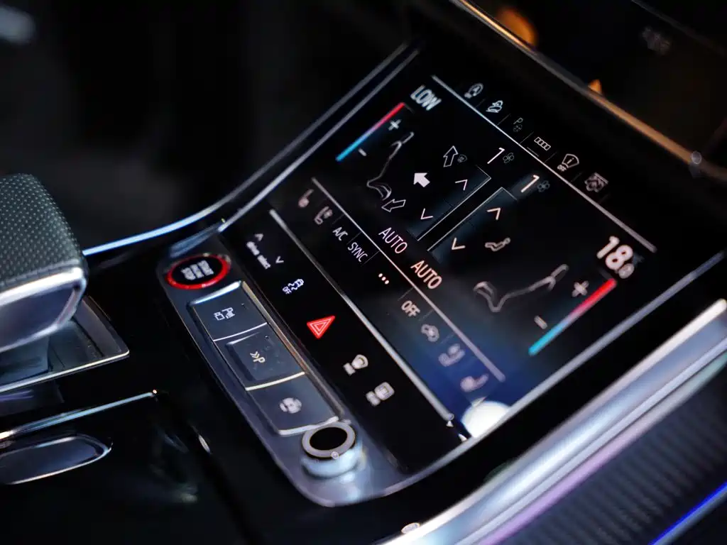 Audi RS Q8 2021 — фото 32