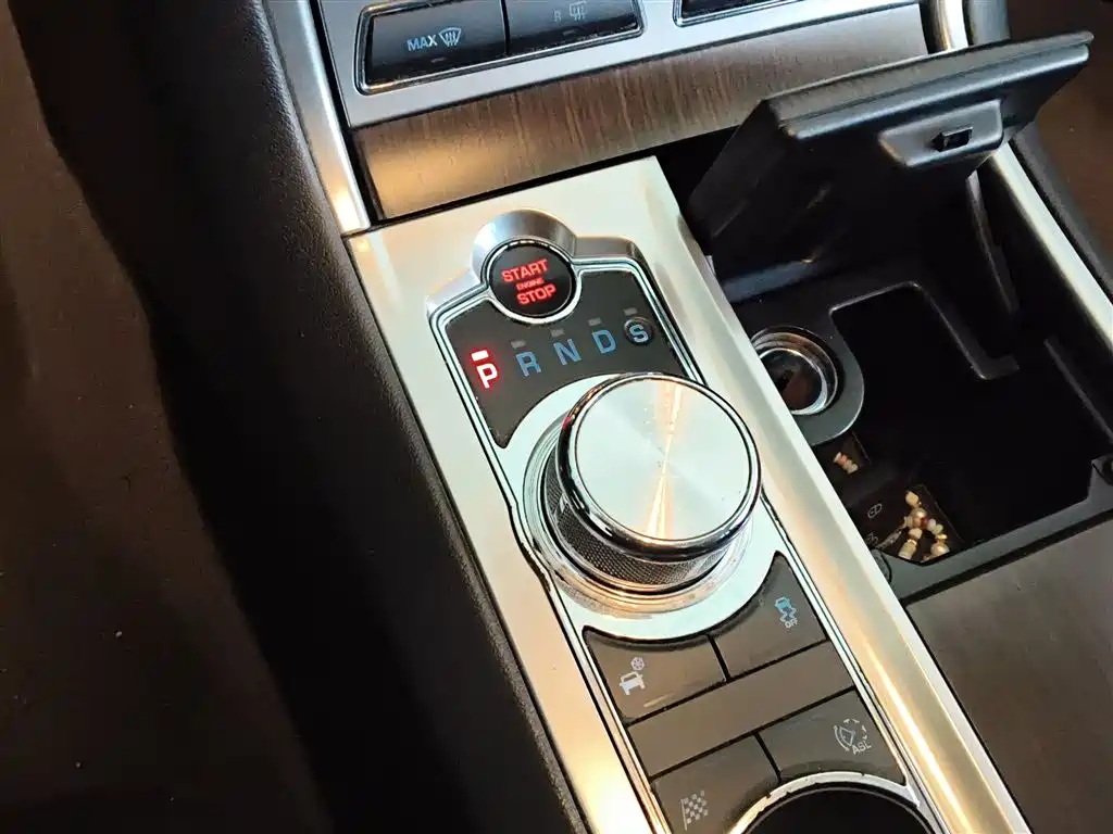Jaguar XF 2014 — фото 10